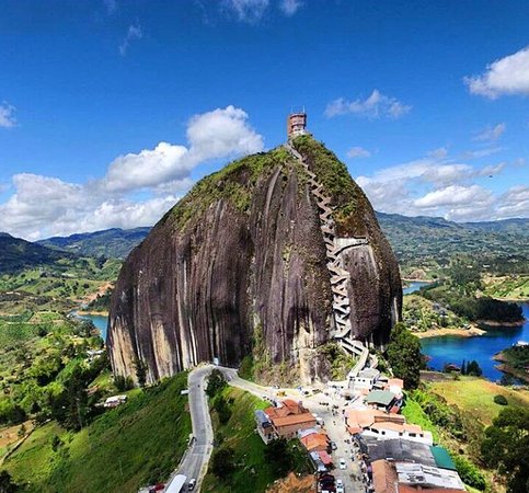 DIA 3: MEDELLIN - Tour Embalses del Peñol y Guatapé